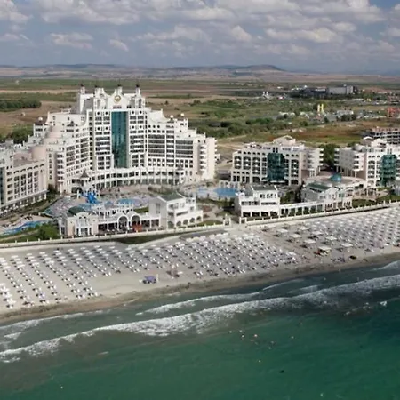 Sunset Resort Pomorie Апартамент